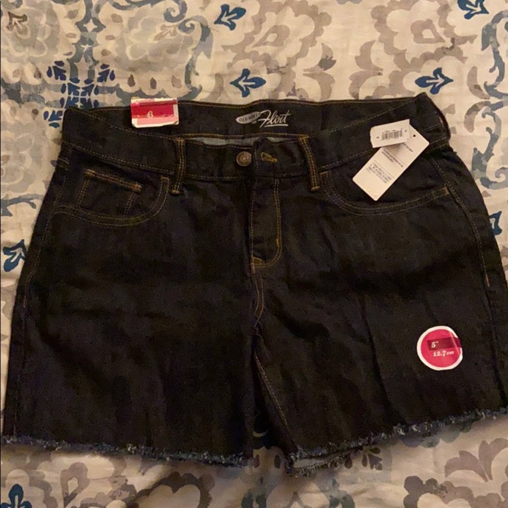 Women’s Dark Wash Denim Shorts. Size 6.